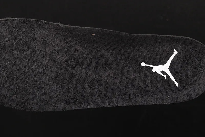All categories Air Jordan Jordan series basketball shoes Air Jordan 11 X version Air Jordan 11 Low "Concord" AJ11 Joe 11 white and black genuine carbon 528895-153